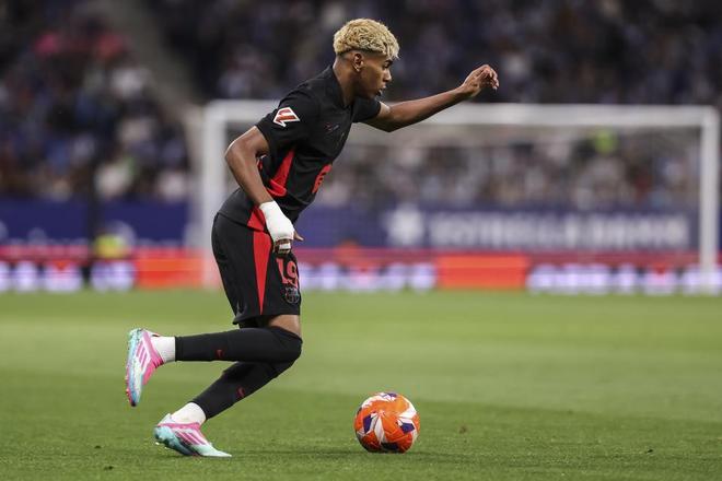 湖人小将16分钟0分，仍被美网友狂赞！在场赢24分+死缠西卡立大功