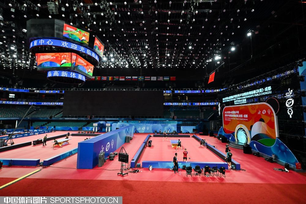 曼联客战伯恩利：谢什科、库尼亚首发，B费、卢克-肖出战